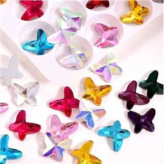 Рхинестоне на прстима